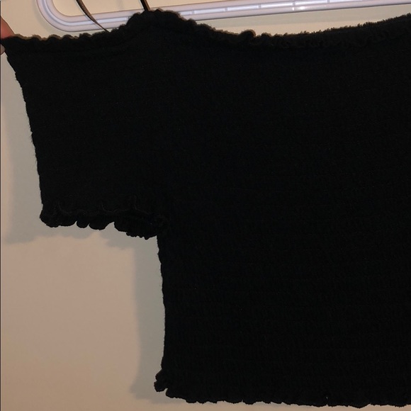 Cropped black shirt - Picture 2 of 2